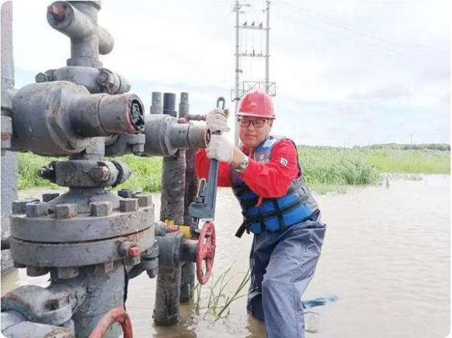 險(xiǎn)不除、人不休，水不降、人不退！大慶油田朝陽(yáng)溝油田全力迎戰(zhàn)防汛“大考”